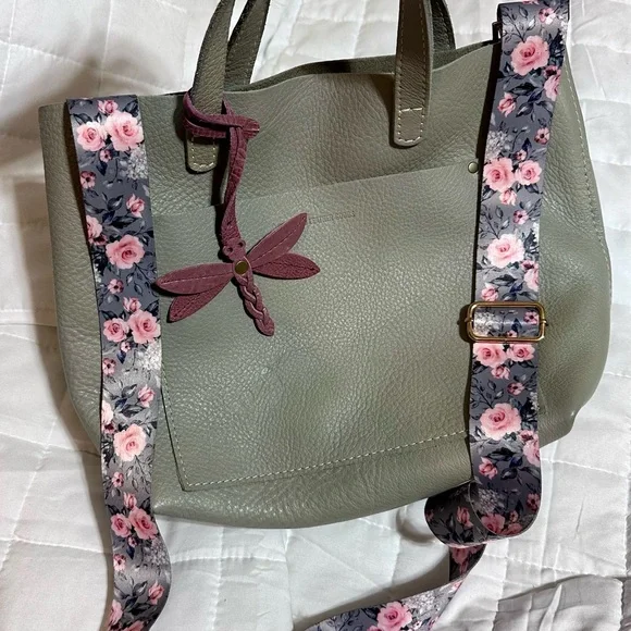 Portland Leather Nimbus medium crossbody with dragonfly and extra floral strap - Picture 2 of 7